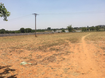 1 acre 5 Guntas Highway Attached land for Sale in  Doddabalapura