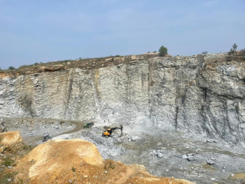 Successfully running quarry for sale in Mysuru road