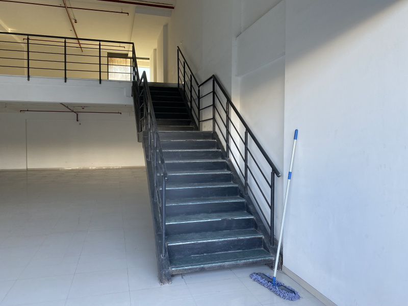 Pleased ( lease rent  Rs.278000/month) commercial  shop  (Area 2200Sq.Ft. Carpet) on sale Rs.5.56 Cr.