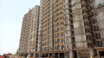 Suncity Avenue 76 2BHK 1ST FLOOR ON SALE