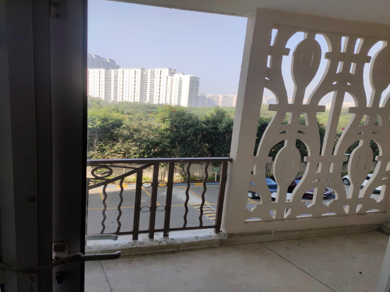 4 BHK Flats & Apartments for Sale in DLF Phase IV, Gurgaon (2400 Sq.ft.)