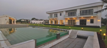 6bhk bedrooms, 6 bathrooms and  parking slots.It is an ideal option for a family.the proper