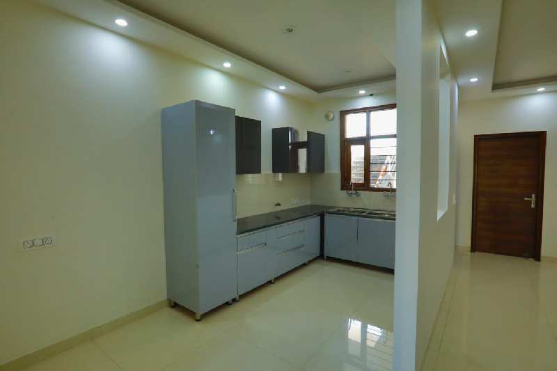 Ready to move 3Bhk flat for sale on vip road Zirakpur