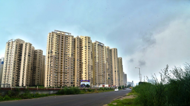 2 BHK Flats & Apartments for Sale in Sector 137, Noida (1045 Sq.ft.)