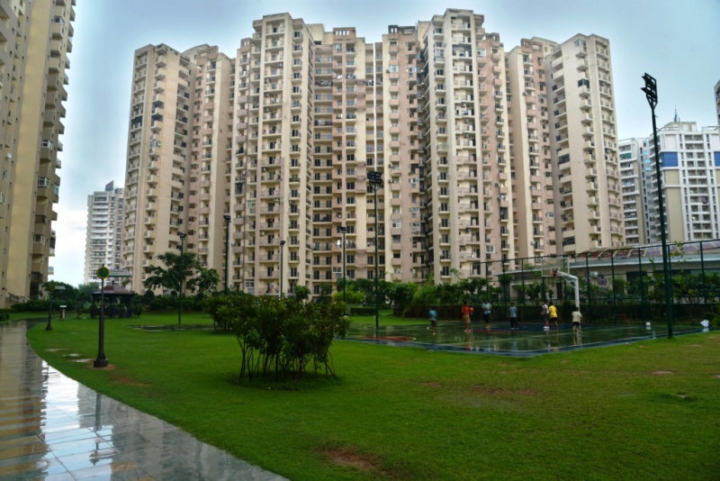 3 BHK Flats & Apartments for Sale in Sector 137, Noida (1360 Sq.ft.)