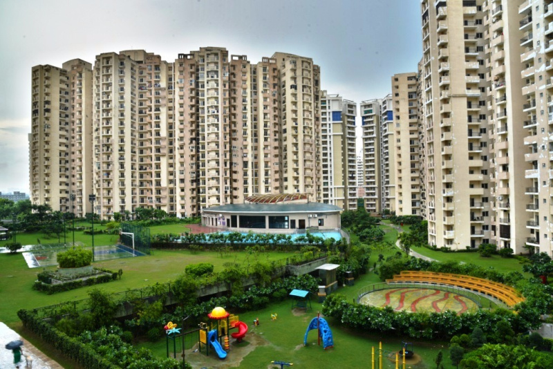 3 BHK Flats & Apartments for Sale in Sector 137, Noida (1360 Sq.ft.)