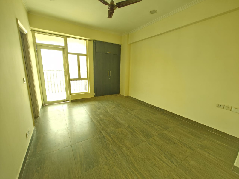 3 BHK Flats & Apartments for Sale in Gaur City 2, Greater Noida (1420 Sq.ft.)
