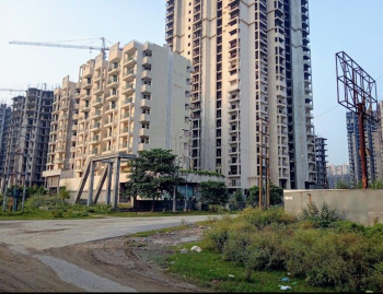 2 BHK Flats & Apartments for Sale in Sector 4, Greater Noida (910 Sq.ft.)