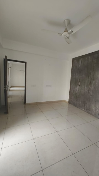 Flats & Apartments for Sale in Crossing Republik, Ghaziabad (1475 Sq.ft.)
