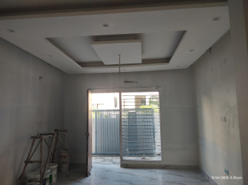 NORTH FACING DUPLEX ON WIDE ROAD