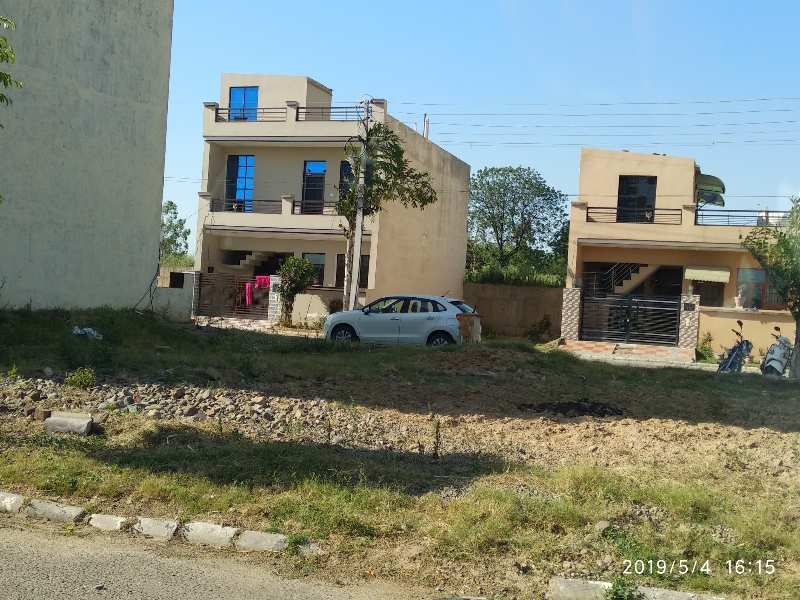 PLOT IN GATED TOWNSHIP NEAR HIGHWAY