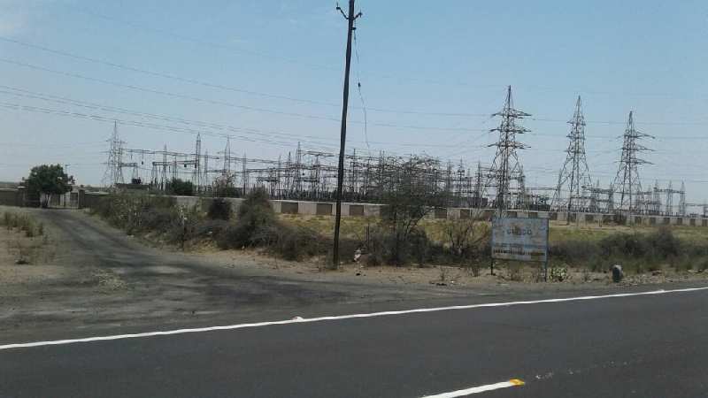 700 acres Industrial NA Land available in Vadala Mundra