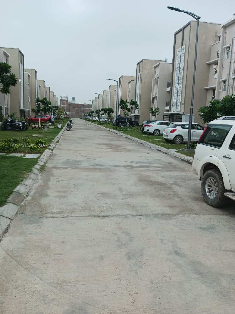 3 BHK Flats & Apartments for Rent in Sector 89, Faridabad (260 Sq. Yards)