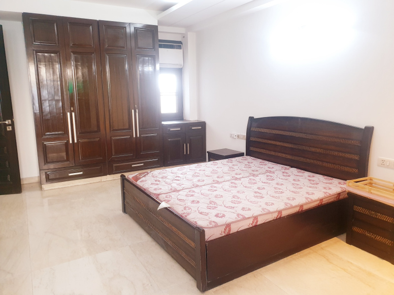 4BHK Third with Terrace Builder floor for Rent in Main Saket South Delhi