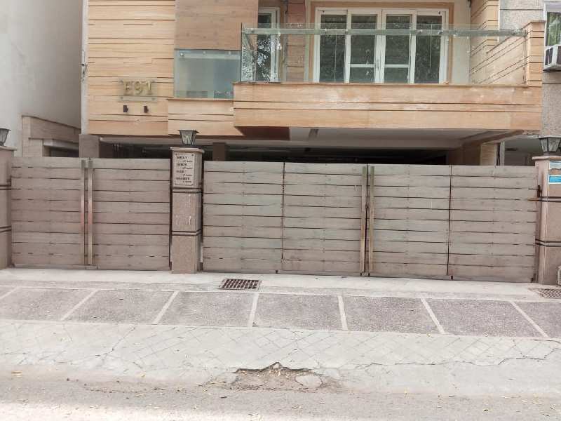 Bank Auction 3BHK BMT+GF 200YD for Sale in Saket