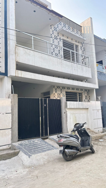 spacious 4 BHK { 4.41 marla } east facing house ready to sala in jal.