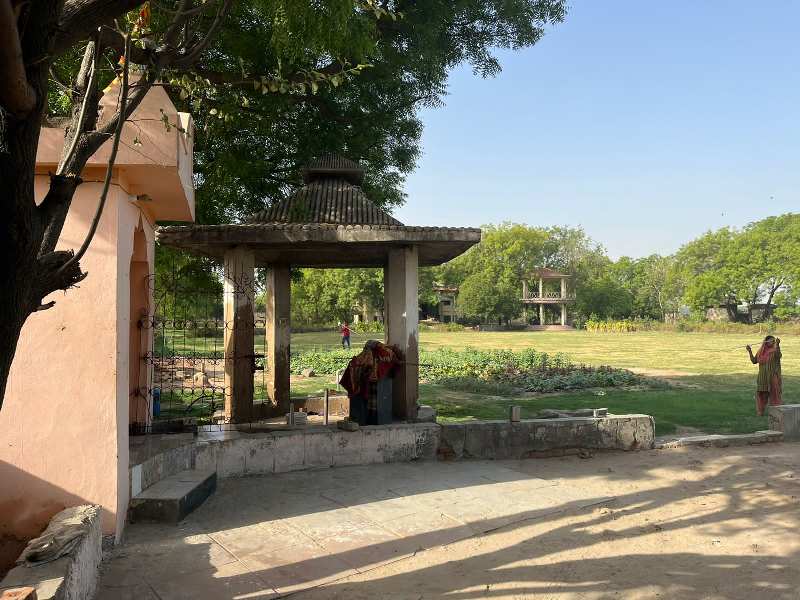 2 BHK Farm House for Sale in Chhawla, Delhi (2000 Sq.ft.)