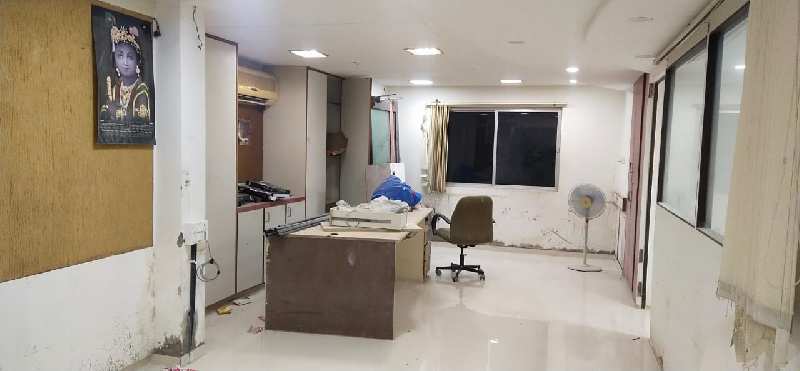 Fully furnished office on lease in Alkapuri