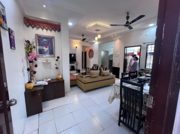 Semi Furnished 3bhk Flat sale in posh area