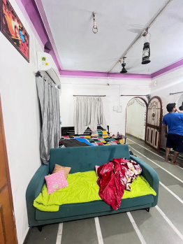 It's First Floor 1bhk semi furnished house for rent