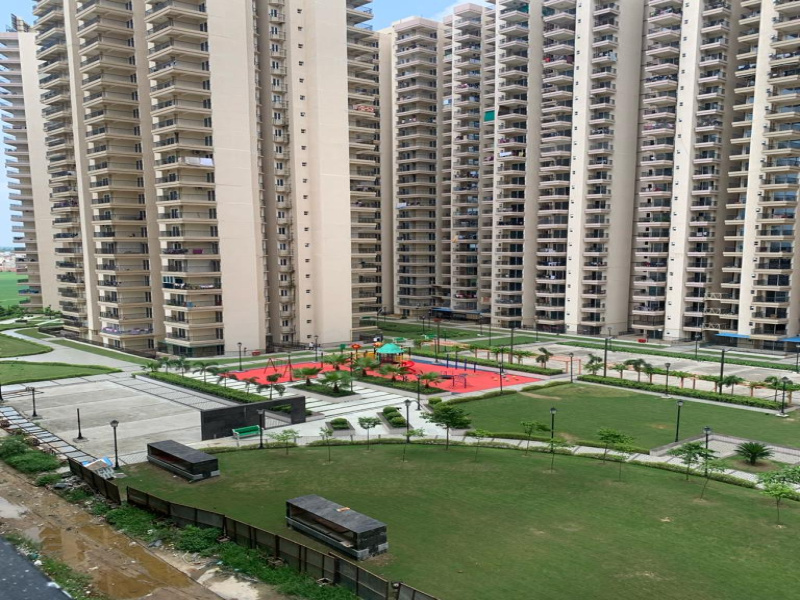 2 BHK Flats & Apartments for Sale in Yamuna Expressway Yamuna Expressway, Greater Noida (1115 Sq.ft.)