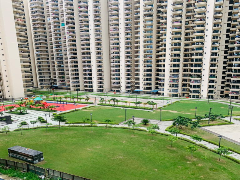3 BHK Flats & Apartments for Sale in Yamuna Expressway Yamuna Expressway, Greater Noida (1475 Sq.ft.)