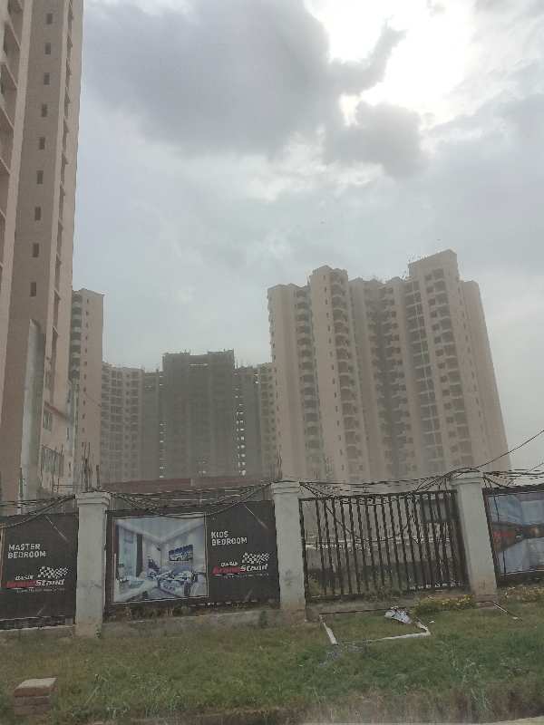 OASIS GRANDSTAND Sec .22 D yamuna Expressway 1bhk+study.790 sqft 30.50 lac All included