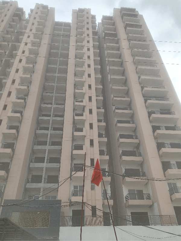 Apartment for sale OASIS GRAND STAND  sec 22 D yamuna expressway 2bhk.920 sqft 35.88 lac