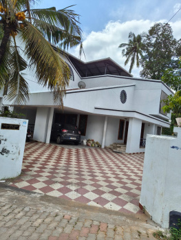 15 Cents with 6 BHK Near to NH 66. Ideal For Commercial & Residential Purpose