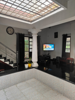 Near  Guruvayoor Temple 🛕 Perakom.  19 .5 cents. 2500 sq ft house