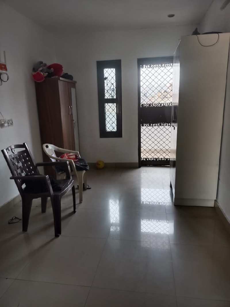 5 BHK Builder Floor for Sale in Shakti Khand 3, Ghaziabad (1600 Sq.ft.)