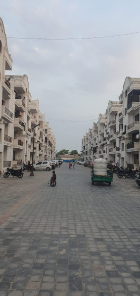 1 BHK Flats & Apartments for Sale in Goverdhan Road, Mathura (555 Sq.ft.)
