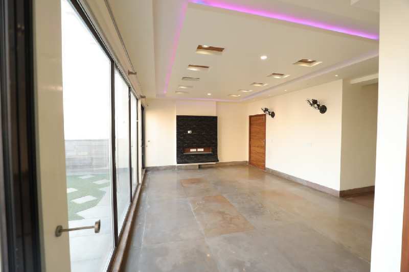 5000 Sq.ft. Penthouse for Sale in Vaibhav Khand, Ghaziabad