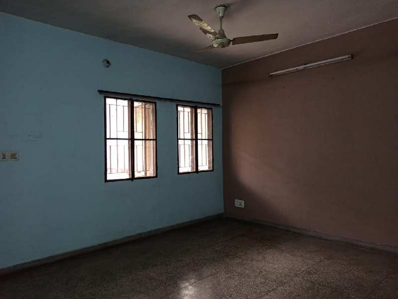 2 BHK Flats & Apartments for Sale in Sector 4, Dwarka, Delhi (1300 Sq.ft.)