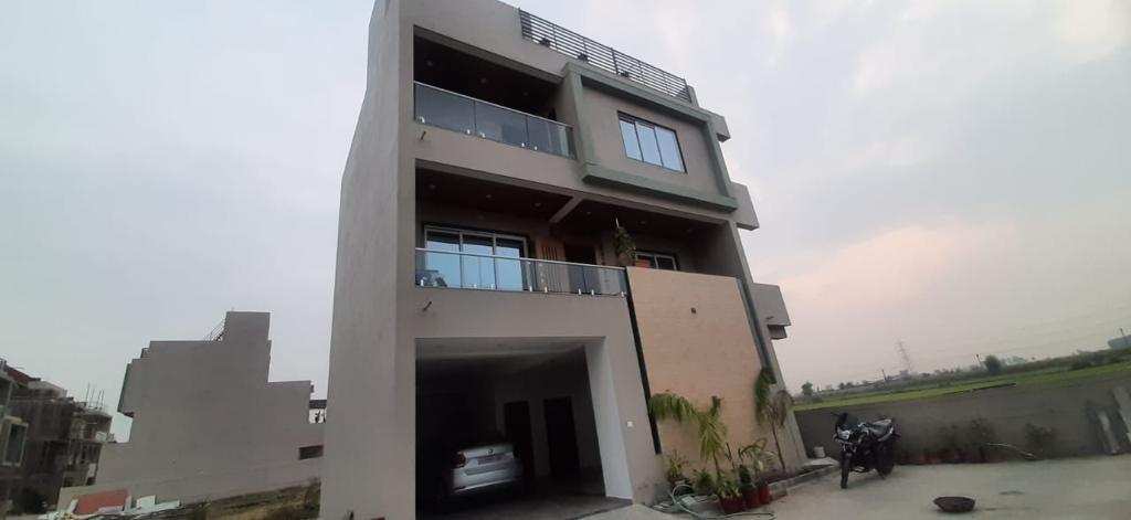 4 BHK Individual Houses / Villas for Sale in Olpad, Surat (92 Sq. Yards)