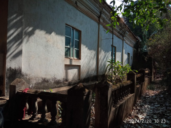 Old goan house on standing on a independent property measuring 685 sqmts