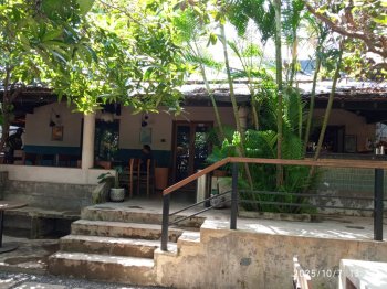 Independent  portuguese  house on a 1050 sqmtr property