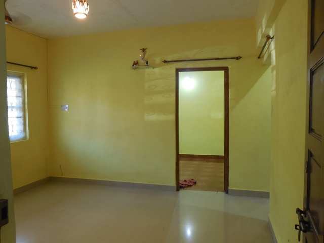 2 Bhk 80sqmt flat Unfurnished for rent in Merces, North-Goa.(15k)