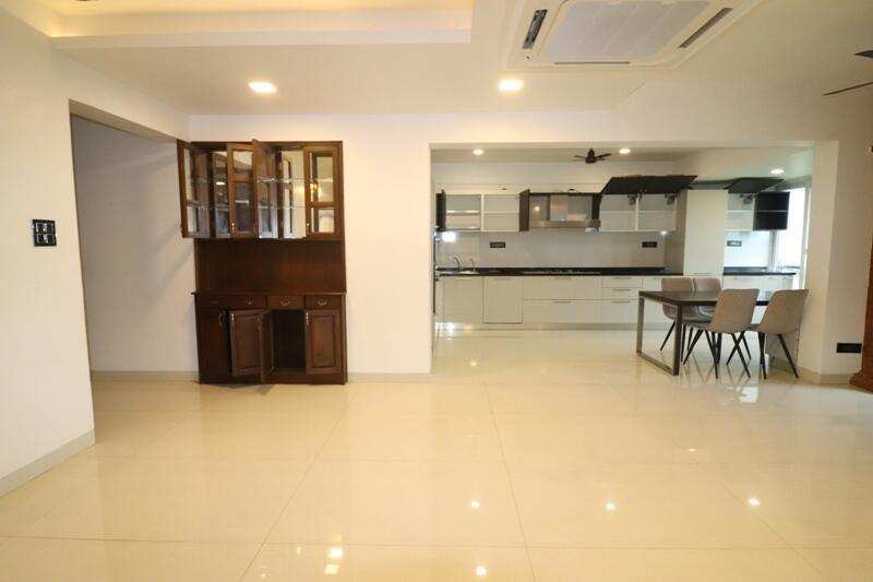 3.5 Bhk 163sqmt sea view flat furnished for sale in Donapaula, North-Goa. (2.10cr)