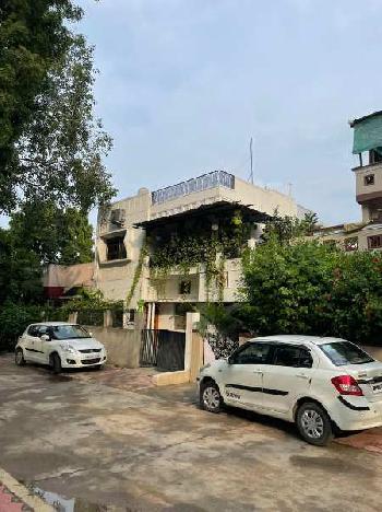 Indra puri colony north garden face 1800 size house