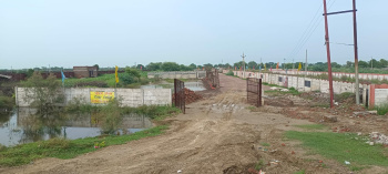 Delhi to Agra Highway frant prime location in collony ke liye