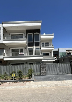 This propertie 400gaj triple storey b-road