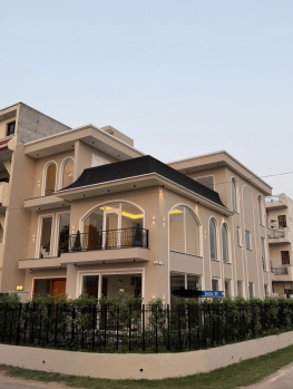BRAND NEW HOUSE ITALIAN MARBLE WITH LIFT CORNER+PARK FACING
