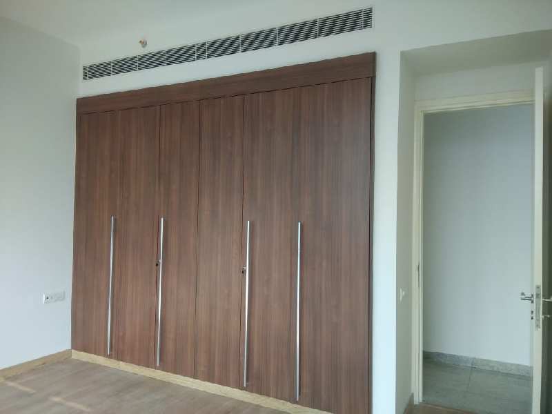 This is a 4 bhk + 1 servent room apartment is avialable for rent in Dlf crest on Sector 54 ,Golf course road . This proprty available is Tower E .