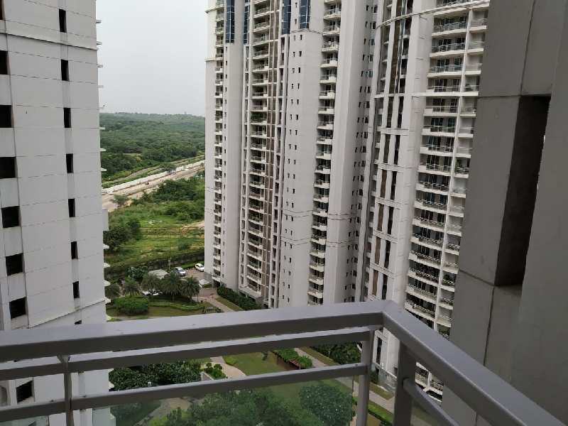 This is a 4 bhk + 1 servant room apartment is available for rent in Dlf belaire on Sector 54 ,Golf course road . This property available is Tower C