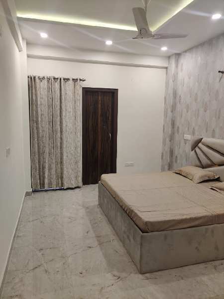 3 BHK Flats & Apartments for Sale in Old Ambala Road, Zirakpur (122 Sq. Yards)