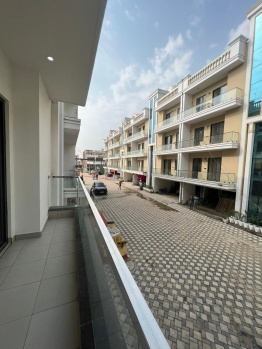 4 BHK Flats & Apartments for Sale in Airport Road, Zirakpur (164 Sq. Yards)