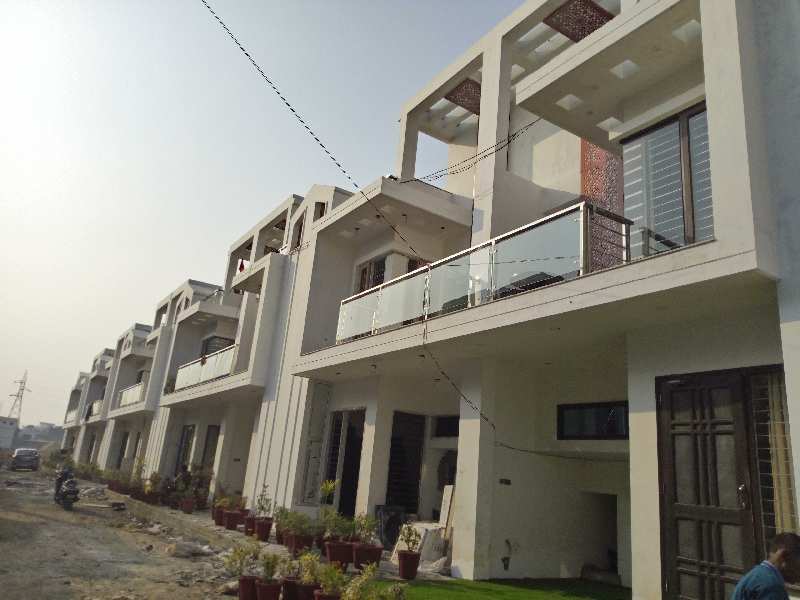3 BHK Individual Houses / Villas for Sale in Shimla Bypass Road, Dehradun (1800 Sq.ft.)