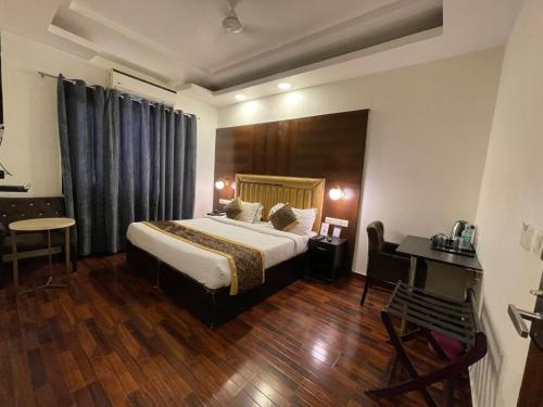 40 Rooms Commercial Hotel for sale in South Delhi , Greater Kailash Main Road