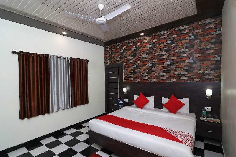14000 Sq.ft. Hotel & Restaurant for Rent in Bhimtal, Nainital